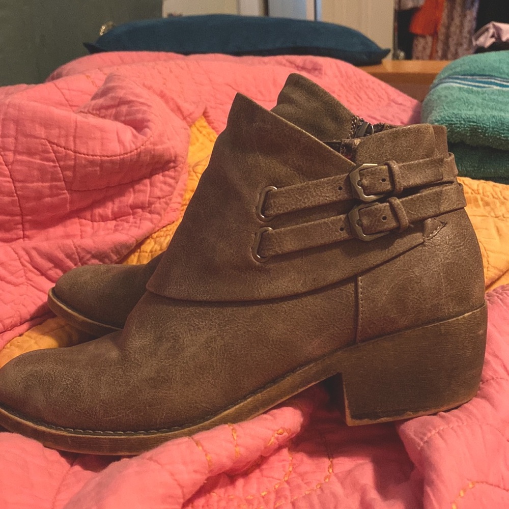 Xappeal brown leather ankle boots